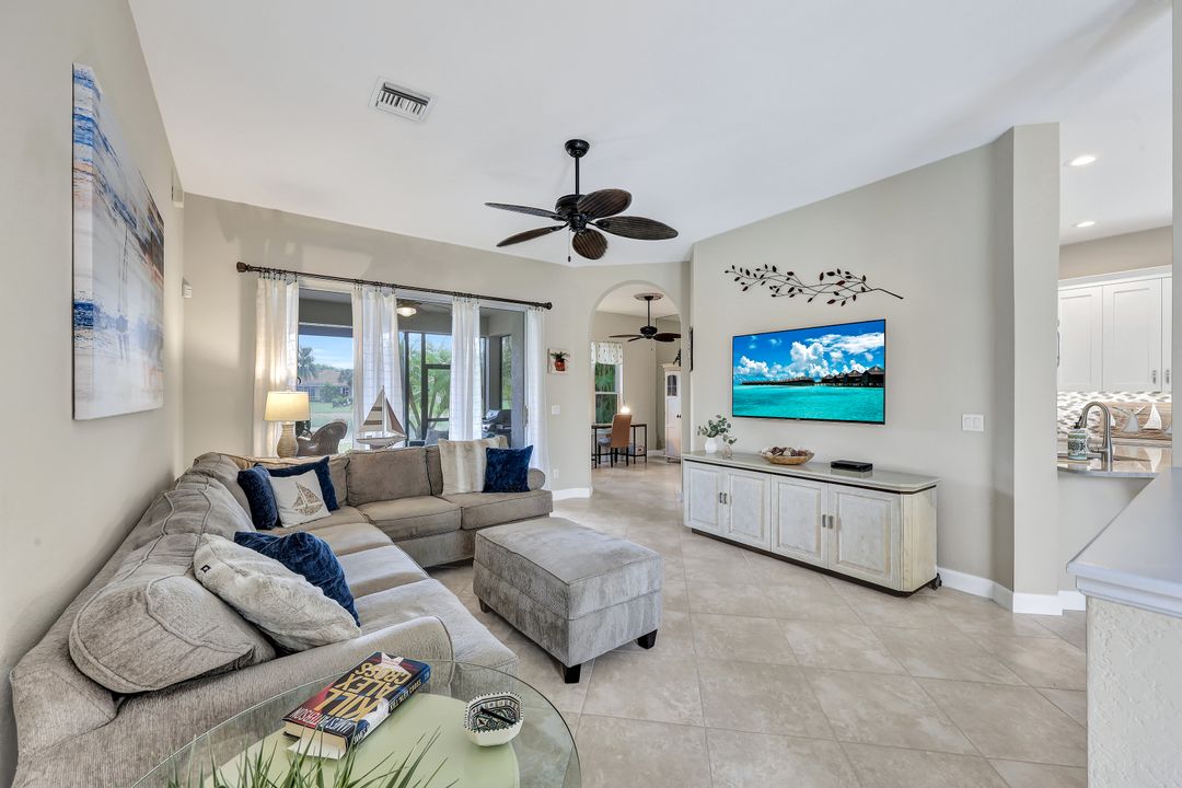 6006 Highwood Park Ln, Naples, FL 34110