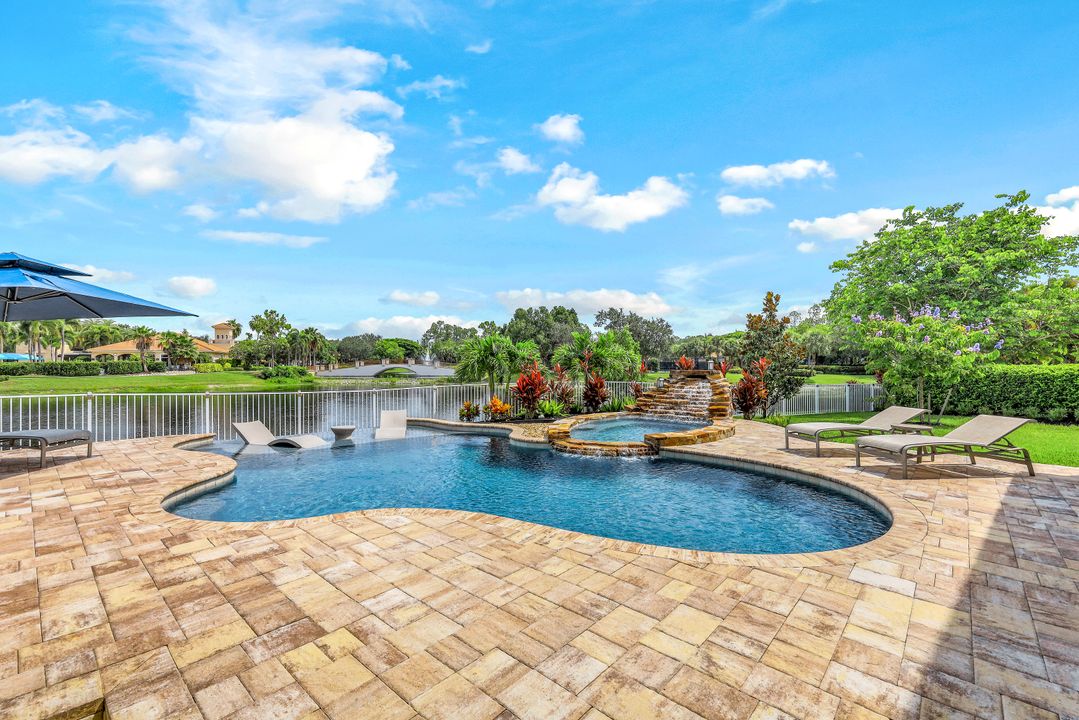 2179 Canary Island Cove, Naples, FL 34119