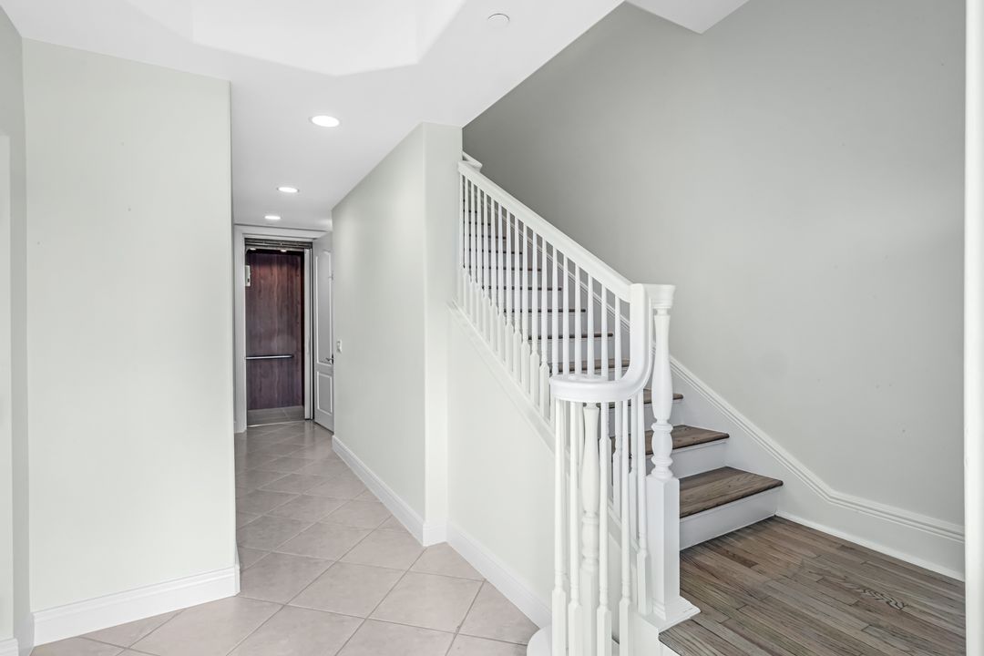 510 Avellino Isles Cir #2202, Naples, FL 34119
