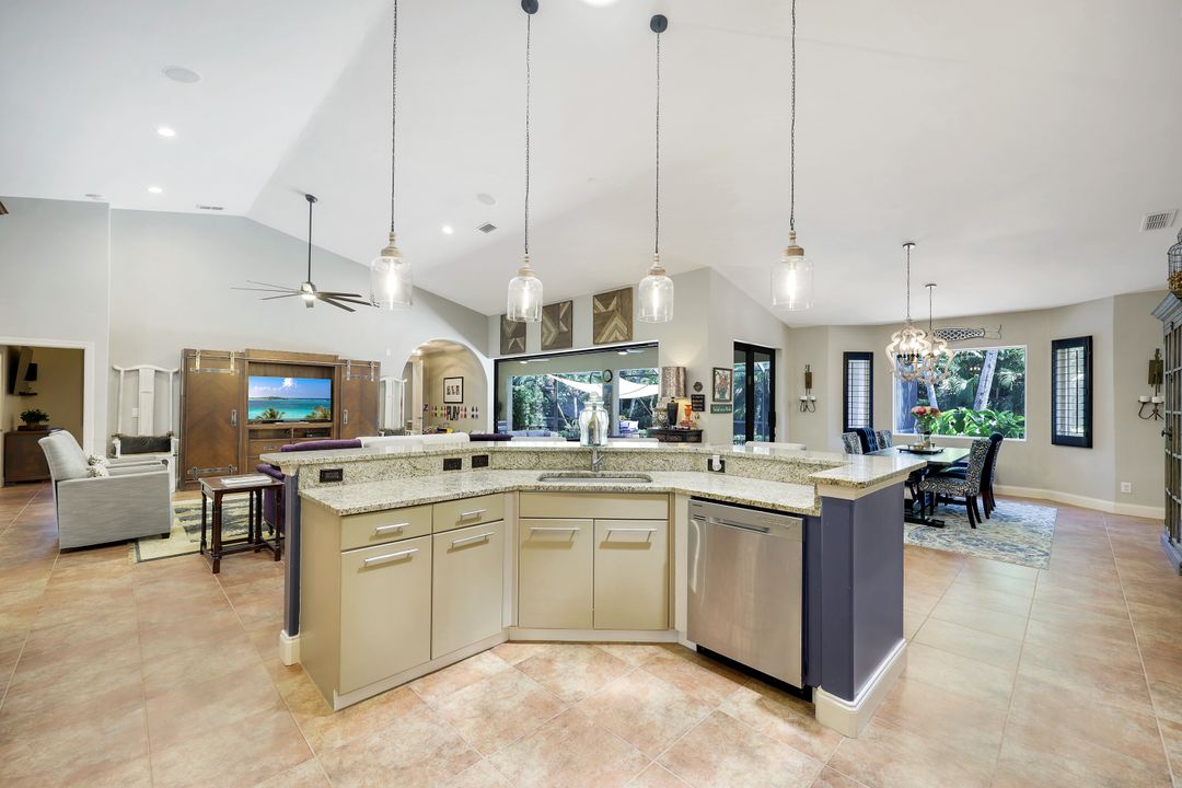 2039 Imperial Cir, Naples, FL 34110
