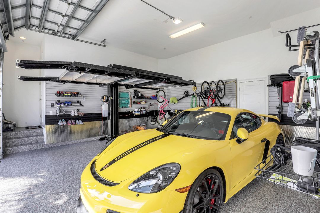 6577 Dominica Dr, Naples, FL 34113