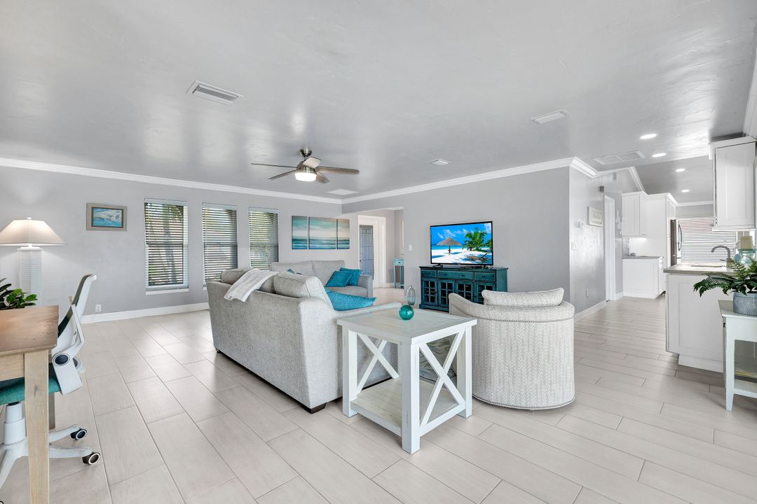 809 SW 2nd Ave, Cape Coral, FL 33991