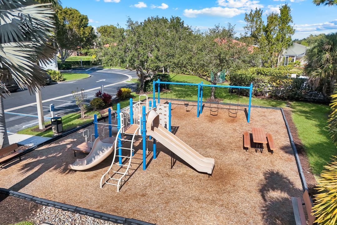 7755 Berkshire Pines Dr, Naples, FL 34104