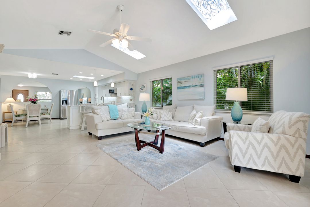 550 94th Ave N, Naples, FL 34108