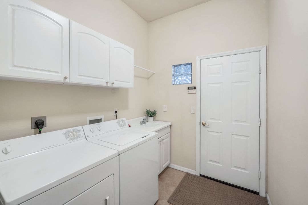 10824 Pond Ridge Dr, Fort Myers, FL 33913