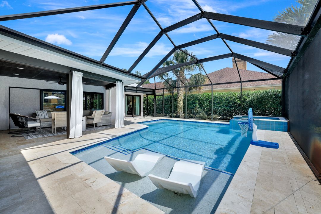 348 Country Club Ln, Naples, FL 34110