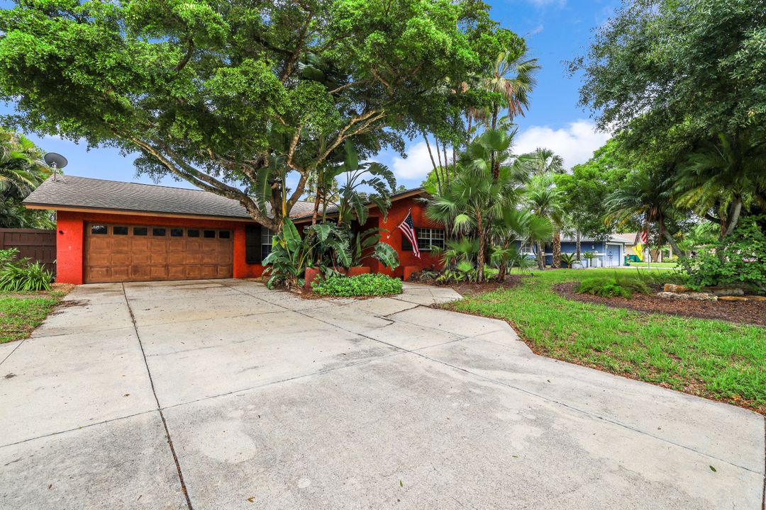 150 Big Springs Dr, Naples, FL 34113