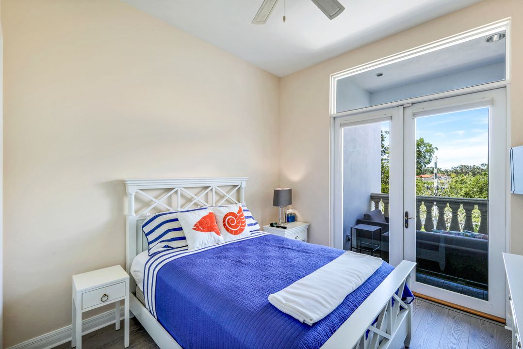 375 5th Ave S #305, Naples, FL 34102