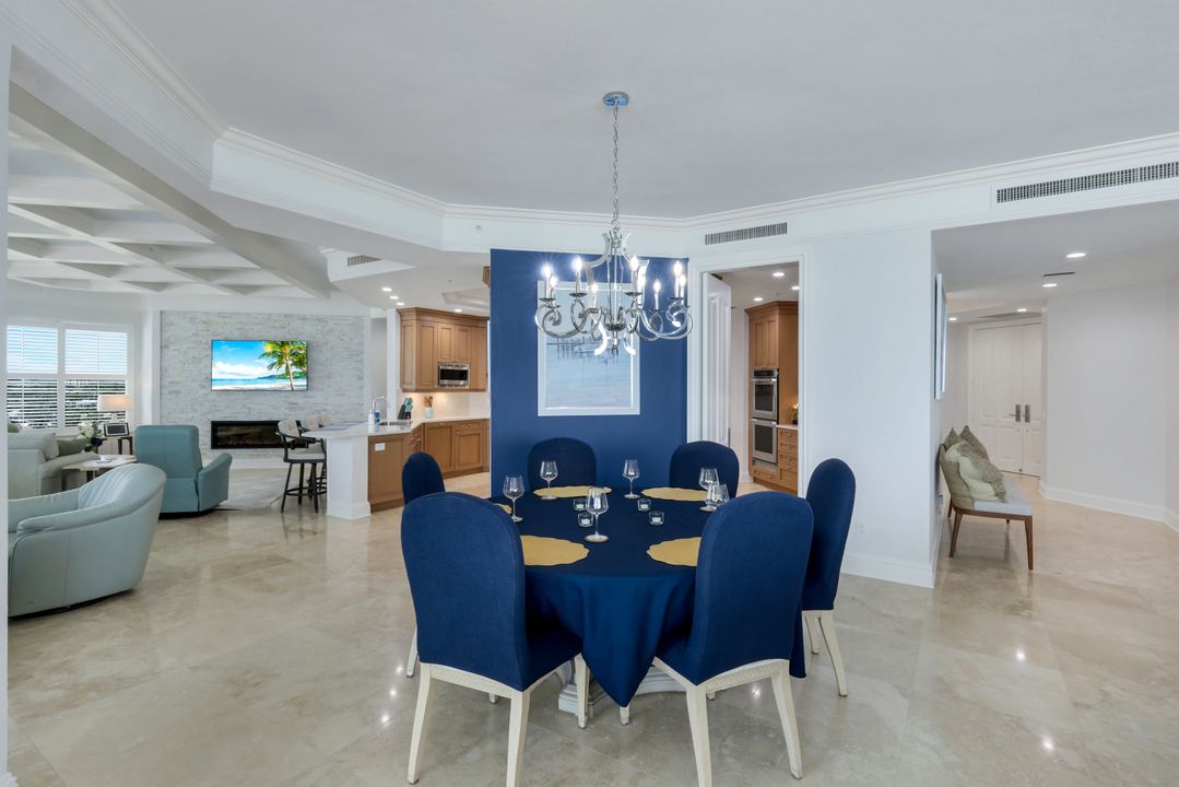 81 Seagate Dr, Naples, FL 34103