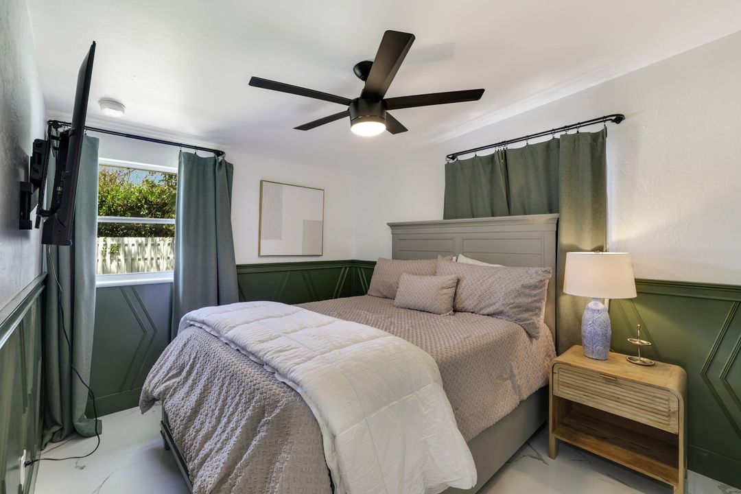 1300 Pine St, Naples, FL 34104