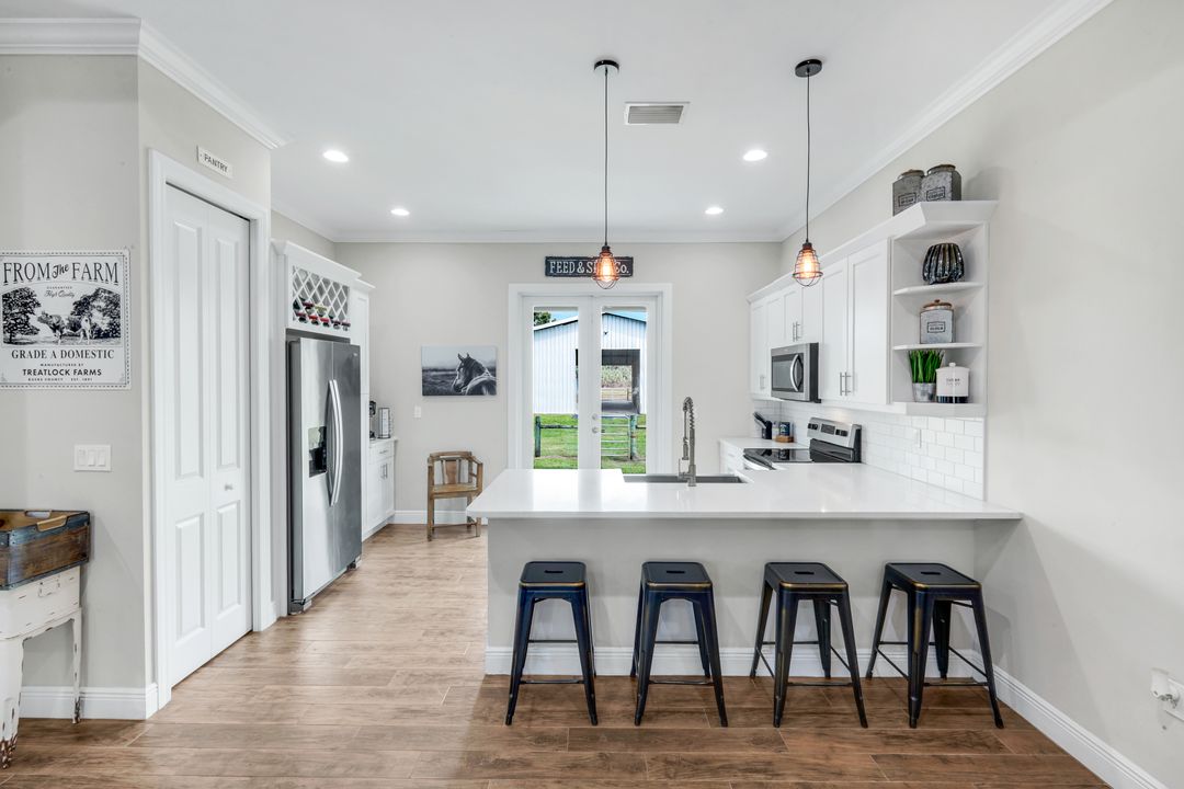 1960 Moulder Dr, Naples, FL 34120