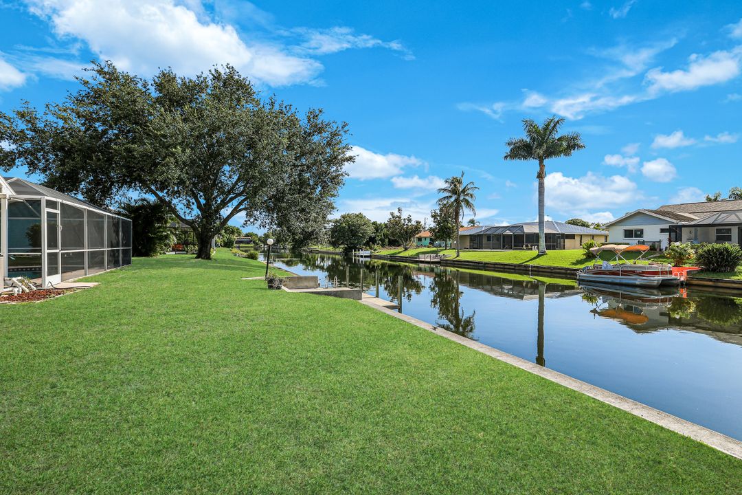 615 SE 19th Ct, Cape Coral, FL 33990