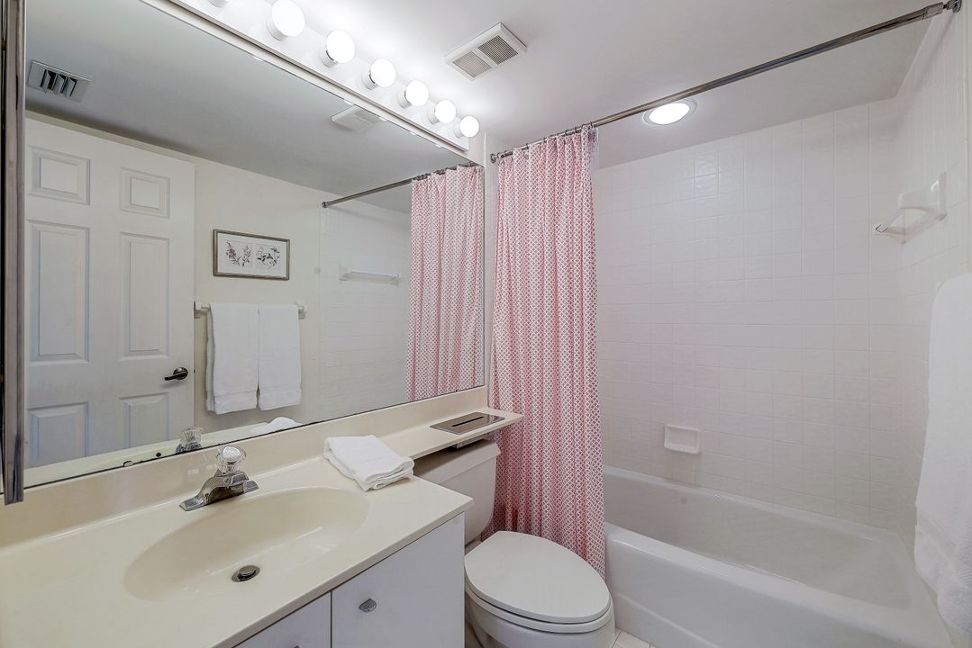 40 Seagate Dr #702, Naples, FL 34103