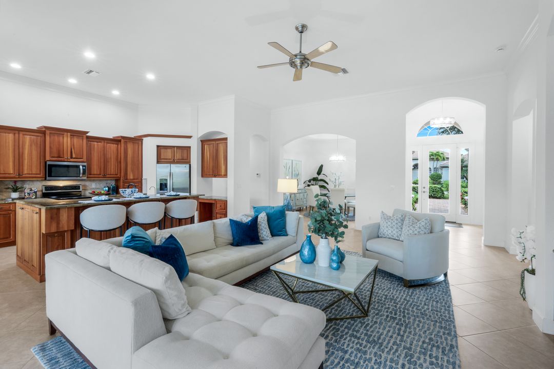 8776 Hideaway Harbor Ct, Naples, FL 34120