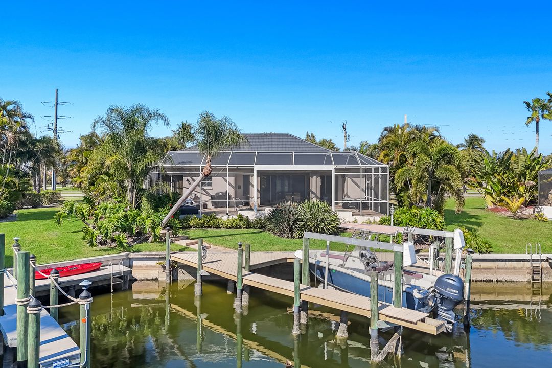 2014 Cape Coral Pkwy W, Cape Coral, FL 33914