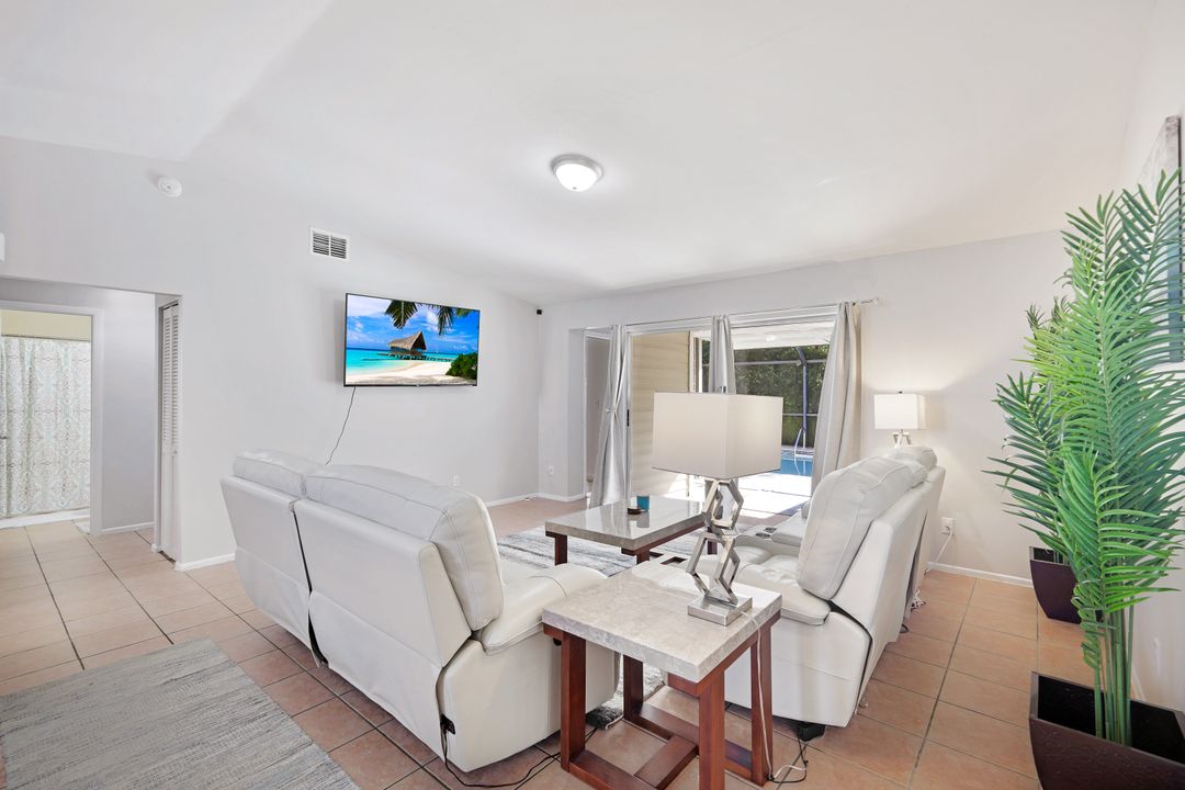 1319 SW 9th Ct, Cape Coral, FL 33991