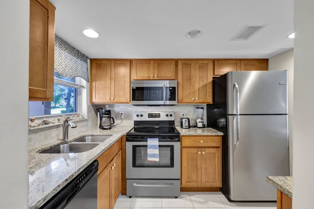 100 Forest Lakes Blvd #110, Naples, FL 34105
