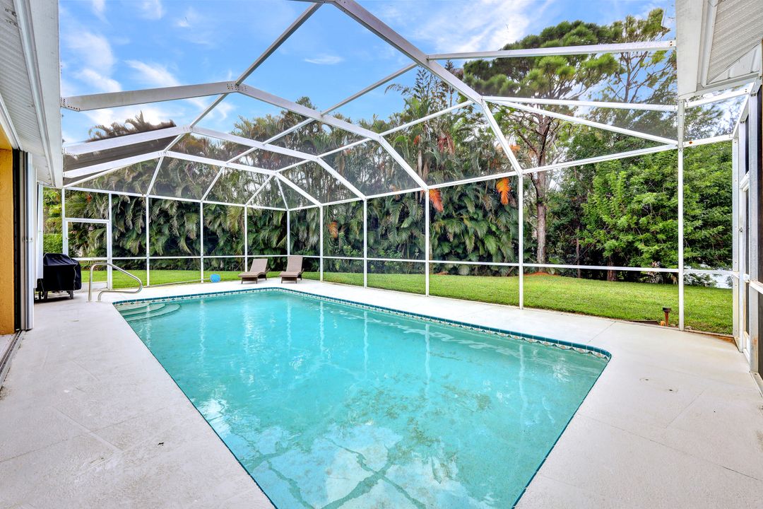 707 Teton Ct, Naples, FL 34104