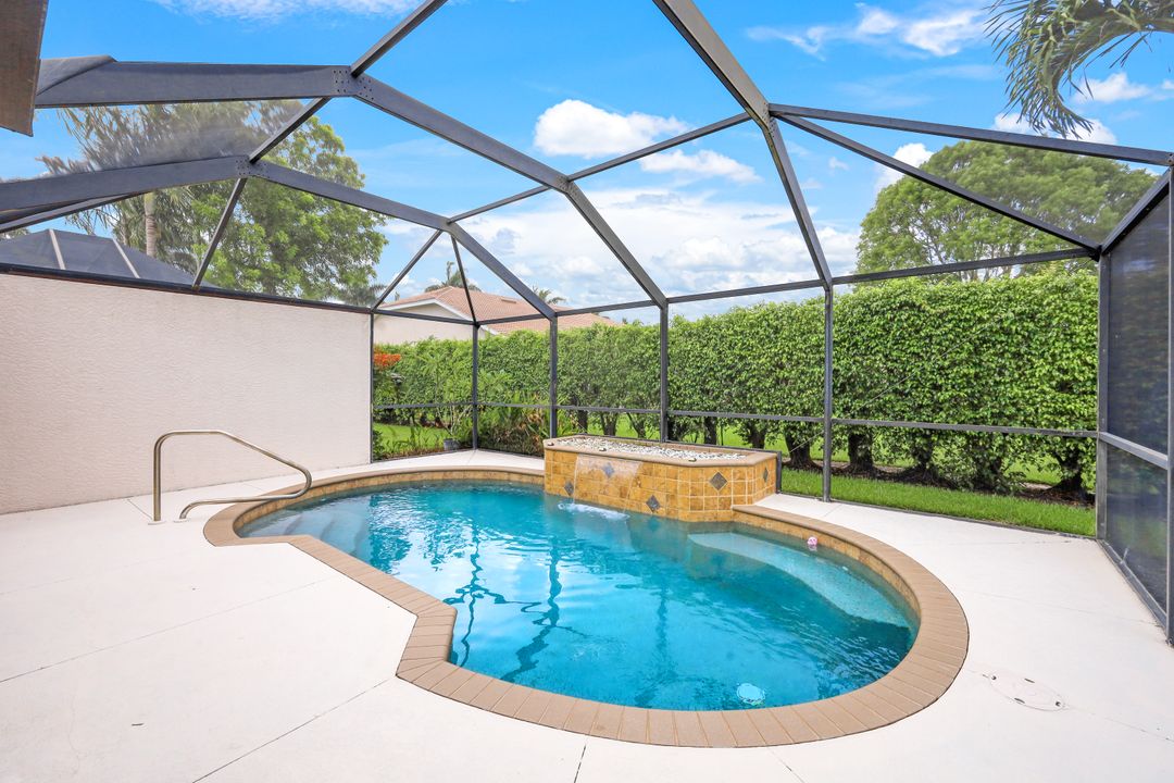 6654 Castlelawn Pl, Naples, FL 34113