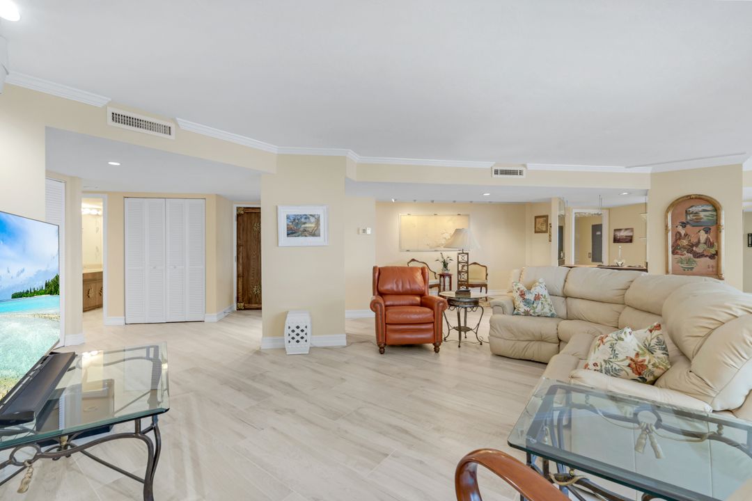 4041 Gulf Shore Blvd N #403, Naples, FL 34103