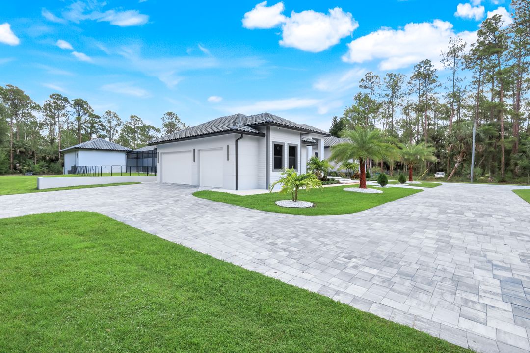 333 12th Ave NE, Naples, FL 34120