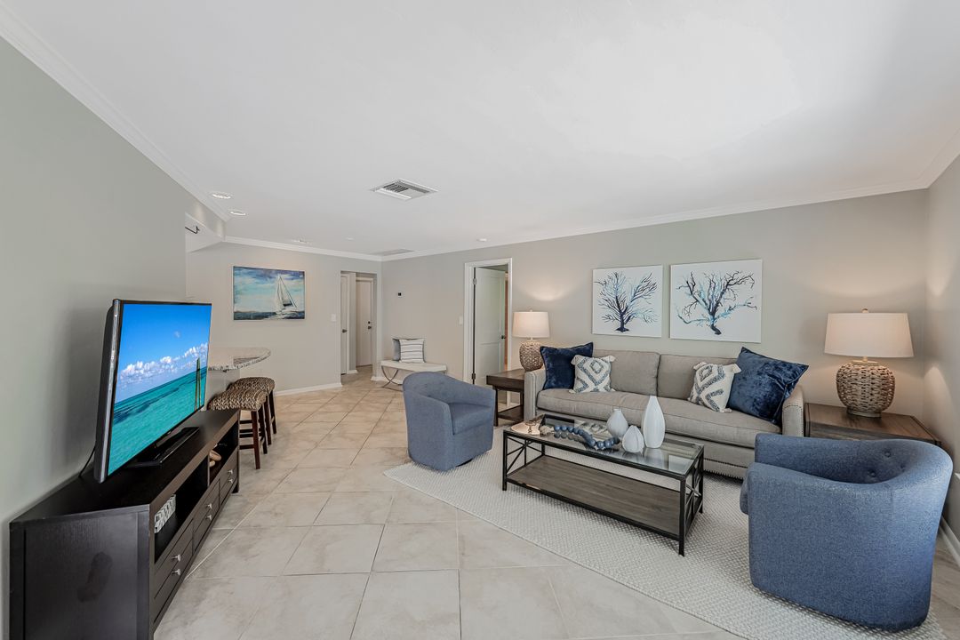 727 Park Shore Dr, Naples, FL 34103