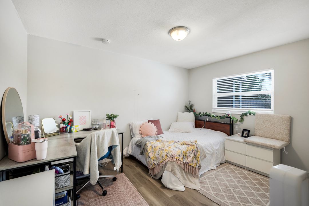 942 Narcissus St, North Fort Myers, FL 33903