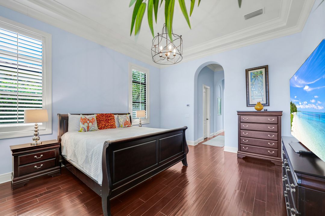 9461 Napoli Ln, Naples, FL 34113