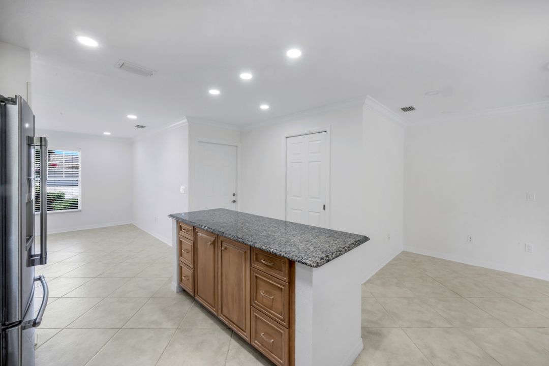 750 Southern Pines Dr, Naples, FL 34103
