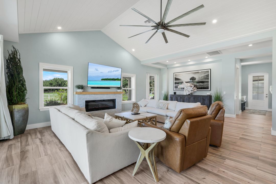 19080 Parkinson Rd, Alva, FL 33920