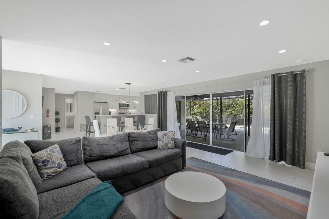 291 W Flamingo Cir, Marco Island, FL 34145