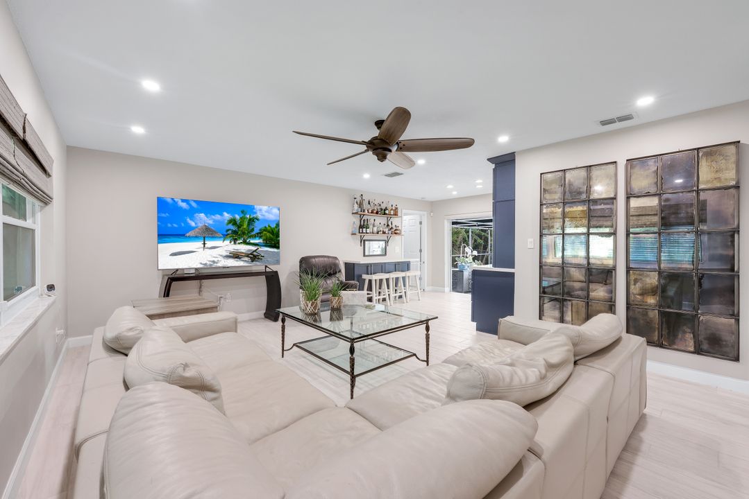 419 Pinecrest Ct, Cape Coral, FL 33904