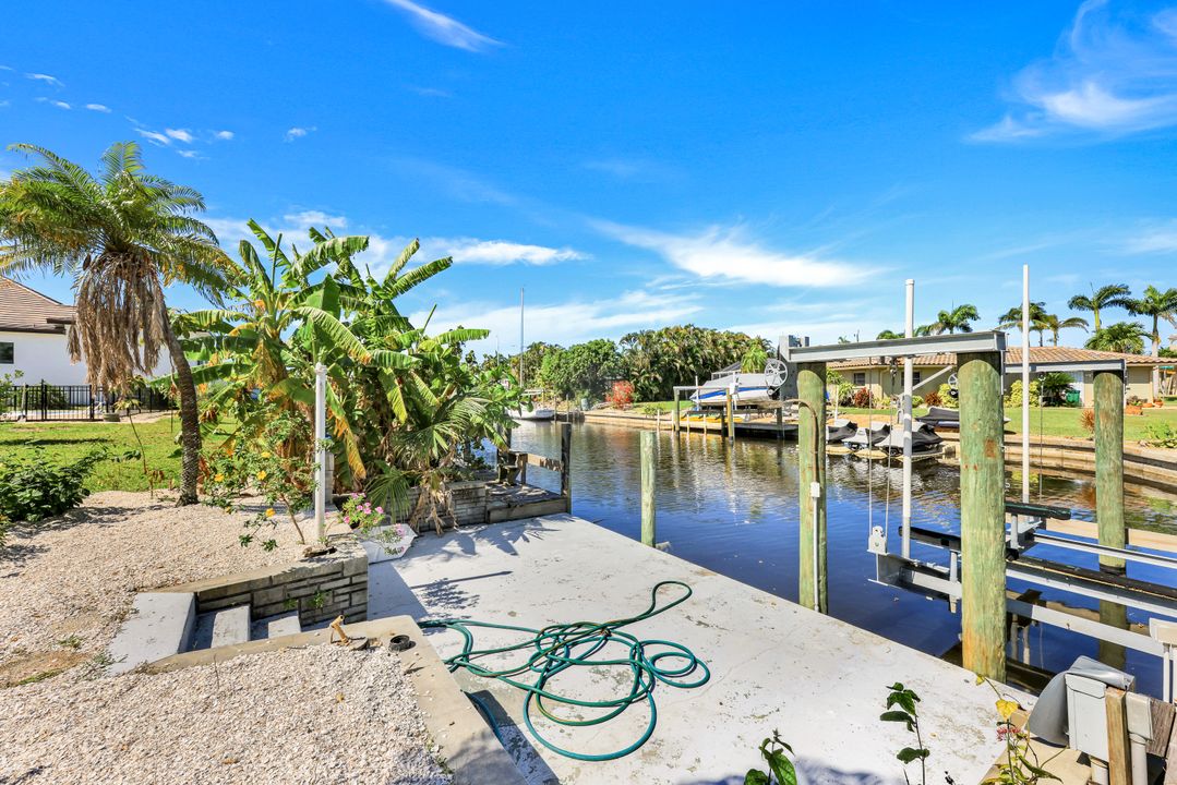 5308 Baypoint Ct, Cape Coral, FL 33904