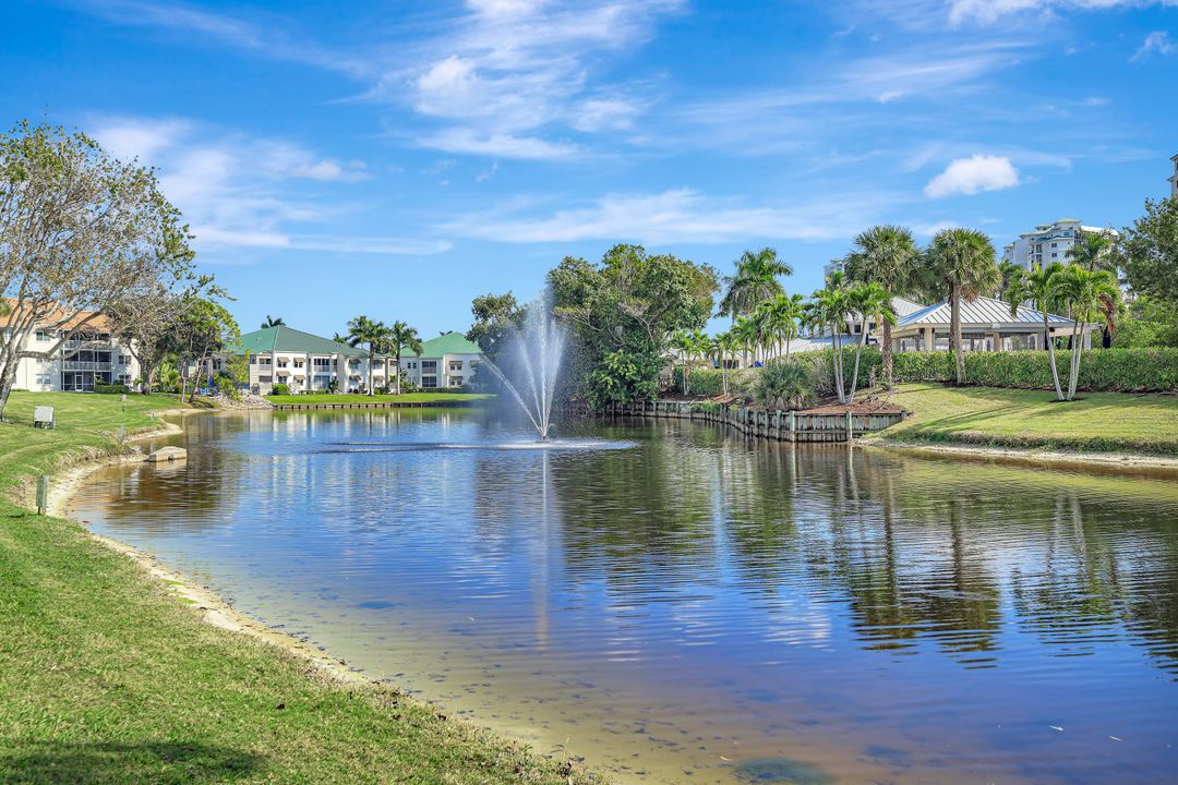 340 Horse Creek Dr #207, Naples, FL 34110