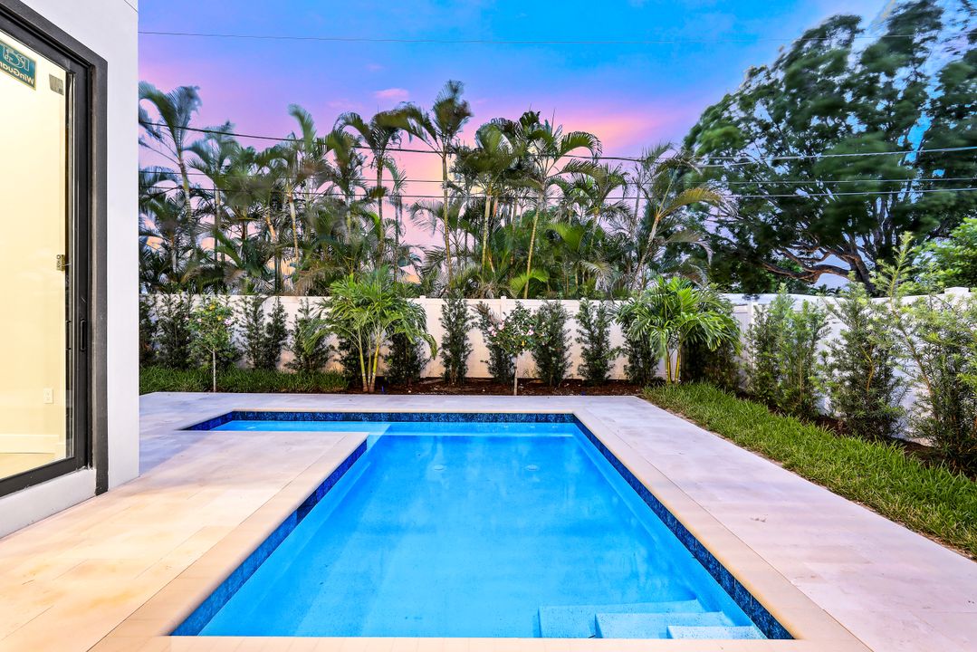 524 103rd Ave N, Naples, FL 34108