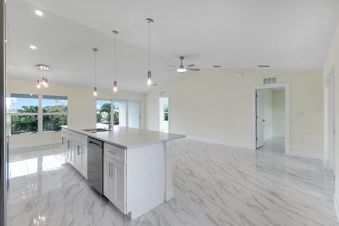 2622 NE 1st Pl, Cape Coral, FL 33909