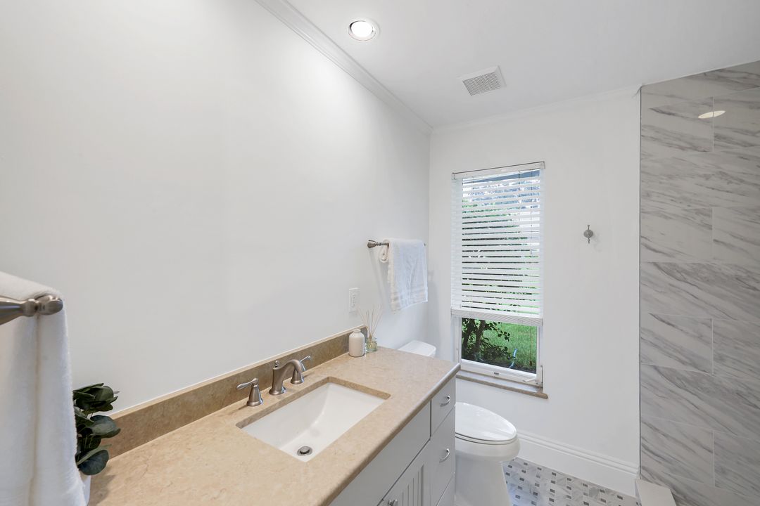 12888 Valewood Dr, Naples, FL 34119