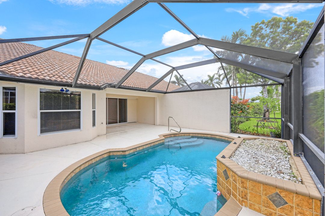 6654 Castlelawn Pl, Naples, FL 34113