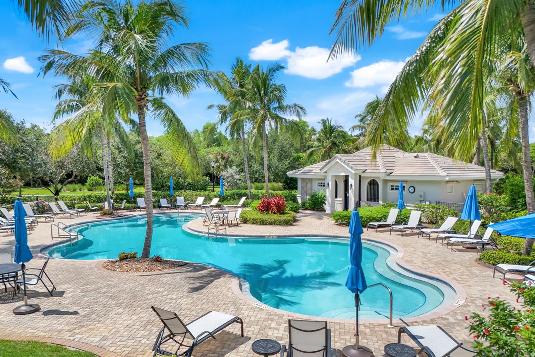 9242 Tesoro Ln #203, Naples, FL 34114