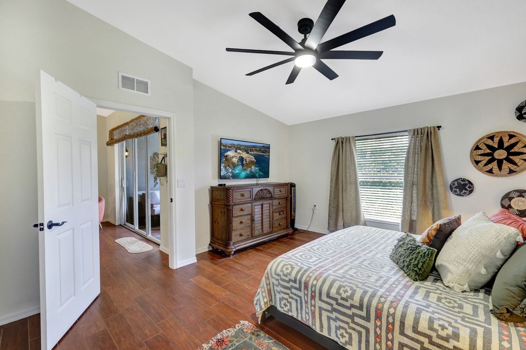 6254 Mandalay Cir, Naples, FL 34112