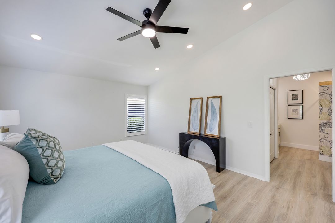 1588 Weybridge Cir, Naples, FL 34110