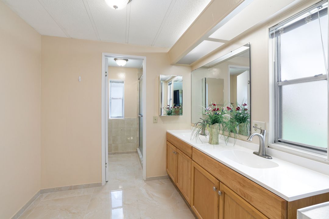 95 Lemans Dr, Naples, FL 34112