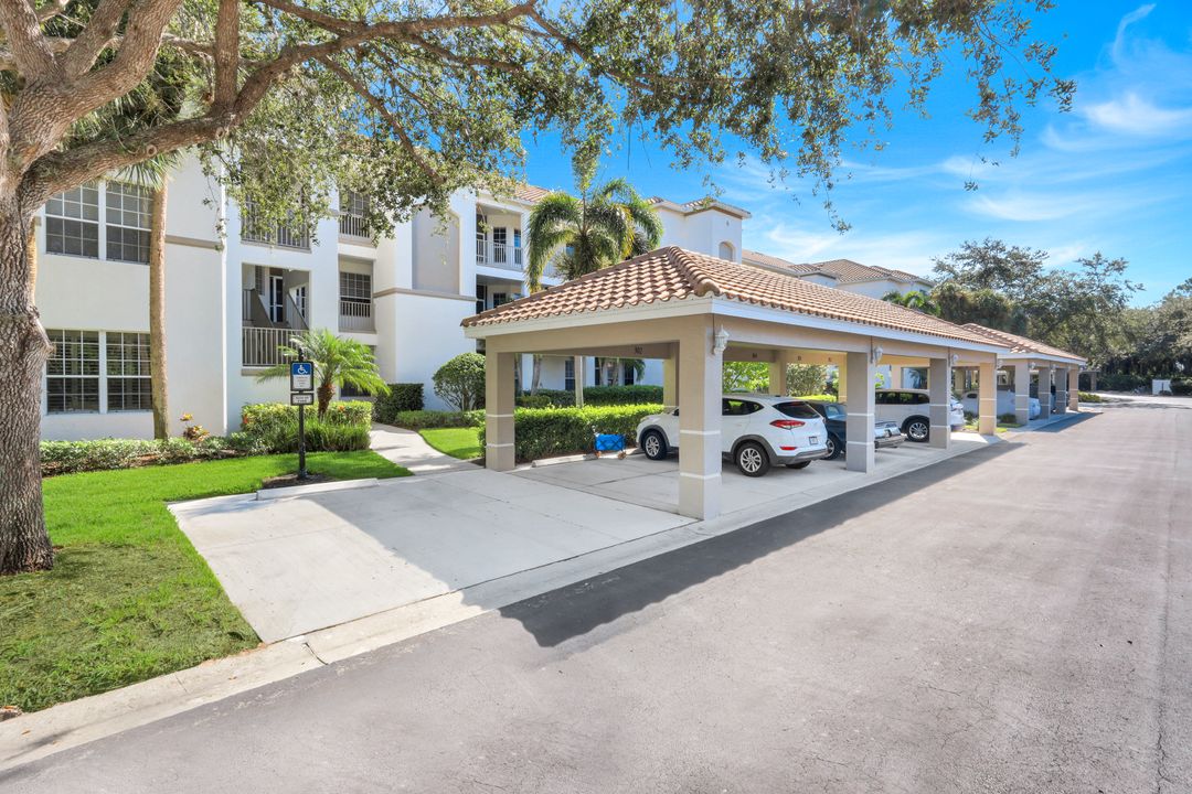8241 Parkstone Pl #203, Naples, FL 34120