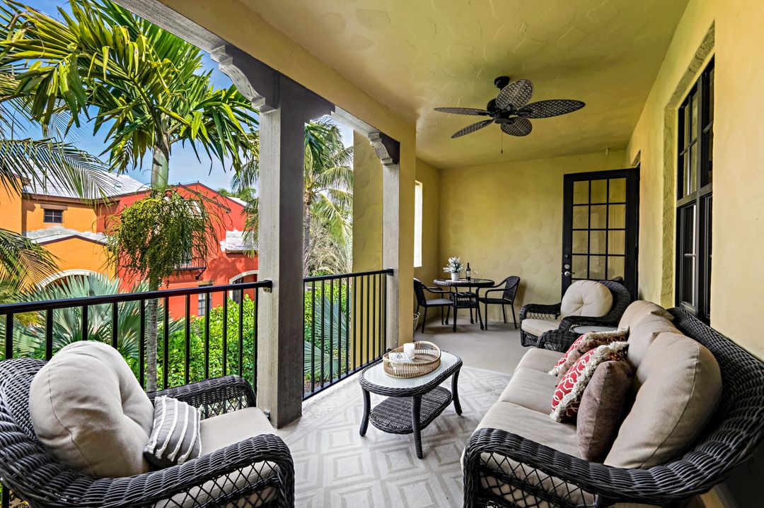 8949 Malibu St #302, Naples, FL 34113