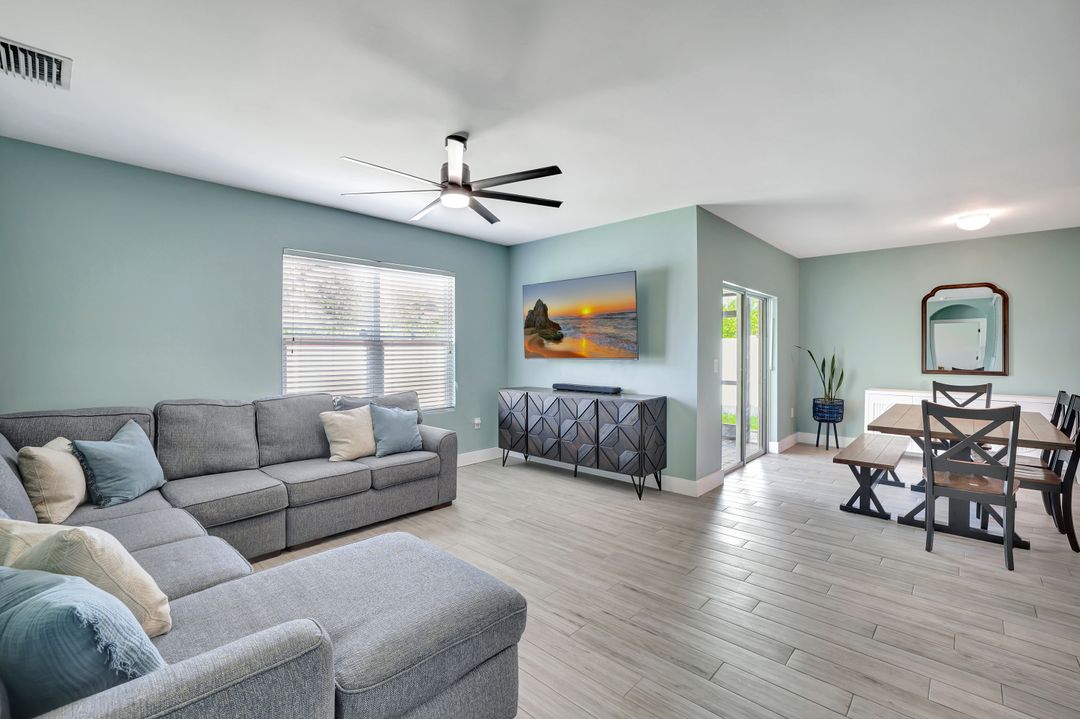 692 Hadley St E, Naples, FL 34104