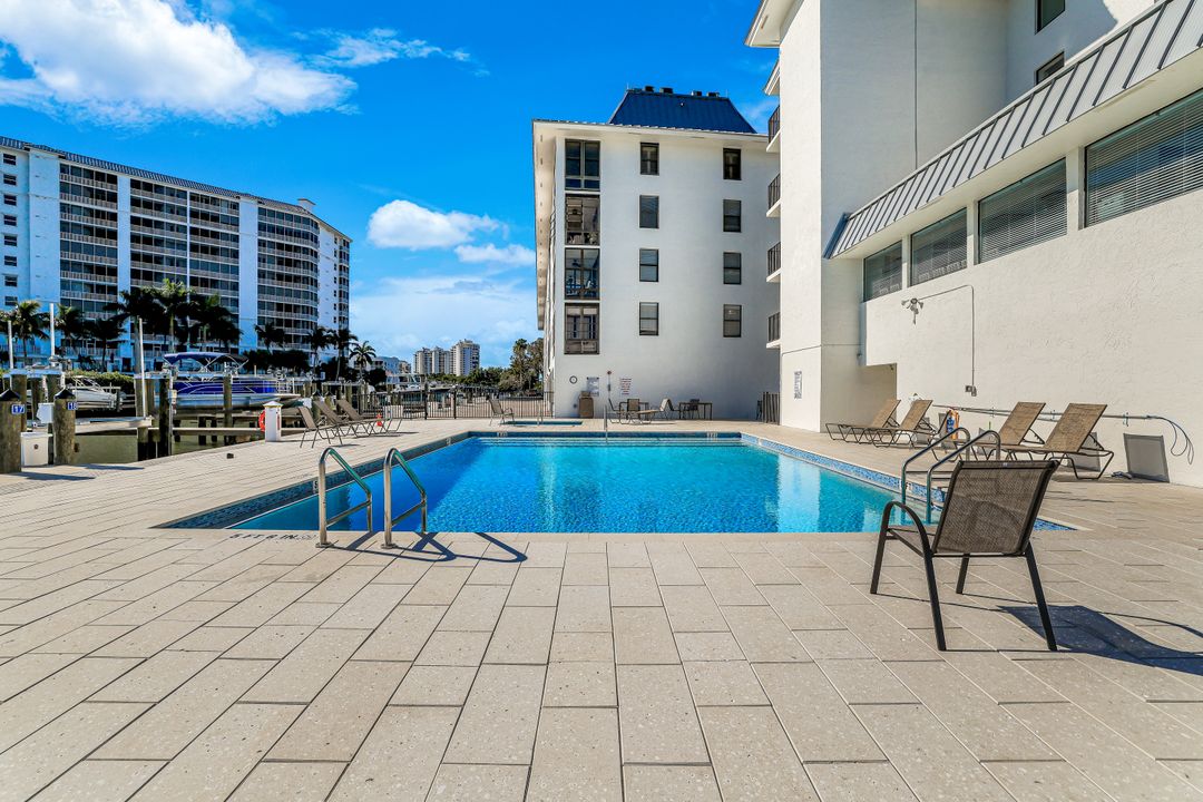 271 Southbay Dr #240, Naples, FL 34108