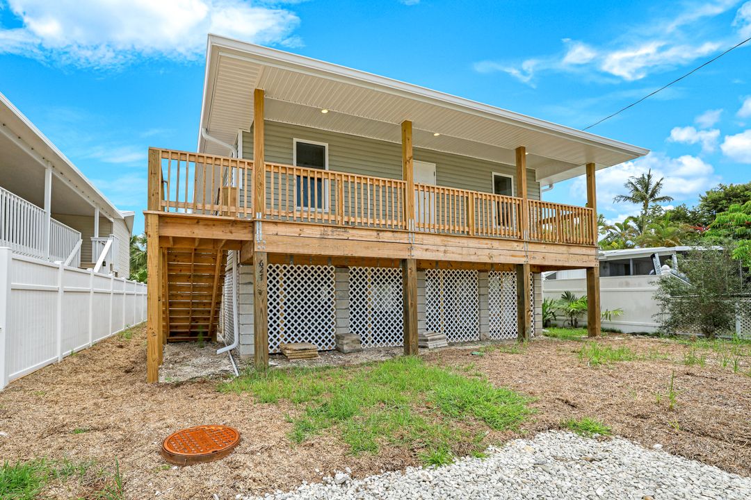 627 Palm Dr, Naples, FL 34114