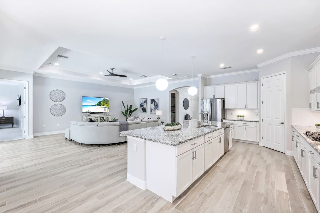 2130 Antigua Ln, Naples, FL 34120