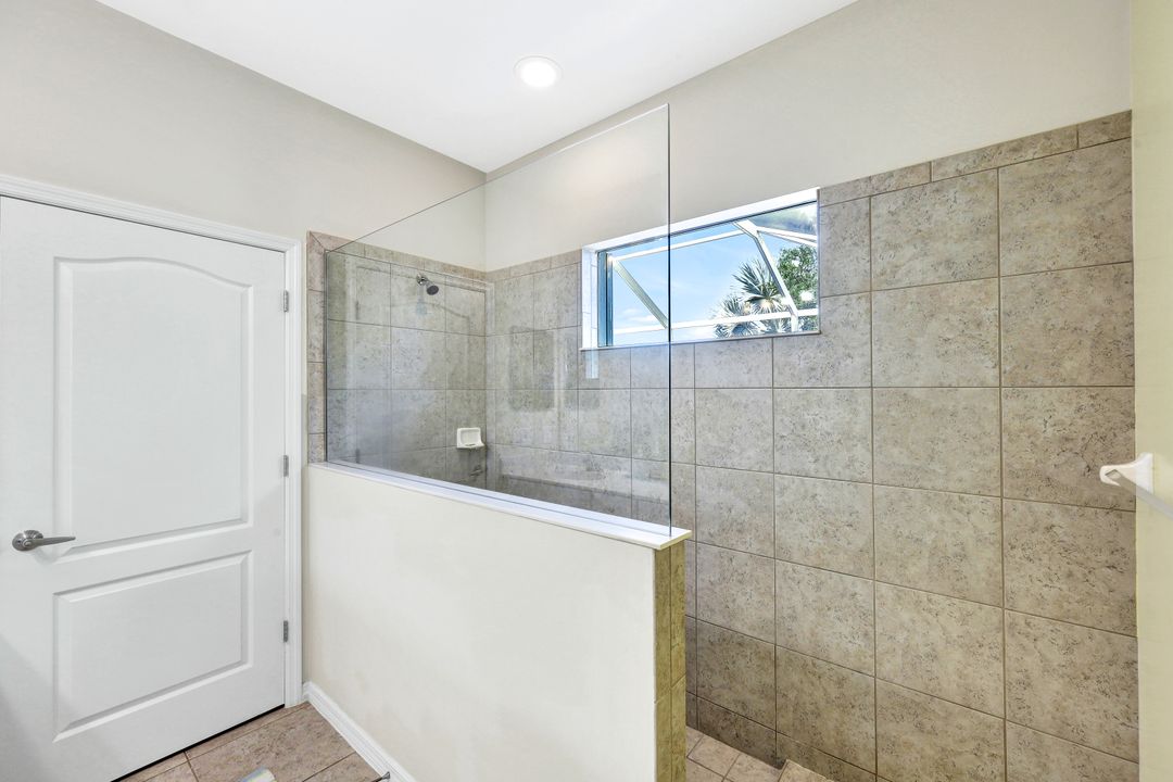 14534 Manchester Dr, Naples, FL 34114