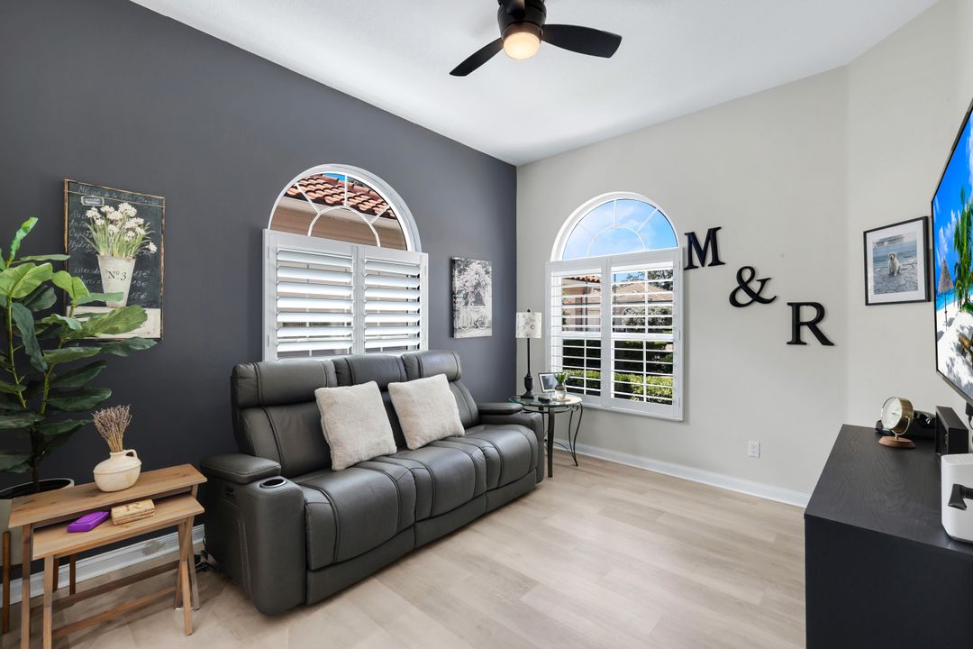 4402 Prescott Ln, Naples, FL 34119